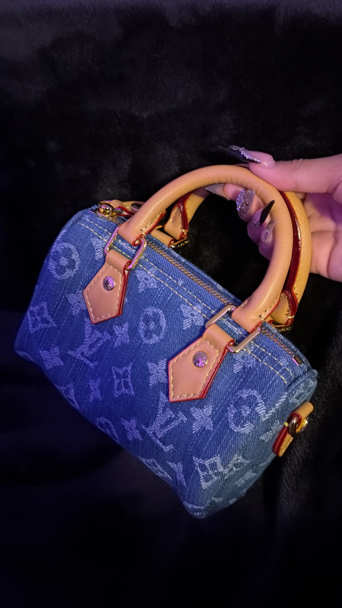 𝑴𝒊𝒏𝒊 𝑫𝒆𝒏𝒊𝒎 𝑽𝒂𝒏𝒊𝒕𝒚 𝑩𝒂𝒈