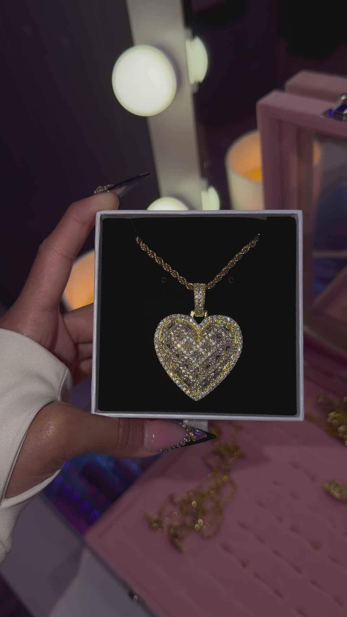 𝑩𝒊𝒈 𝑯𝒆𝒂𝒓𝒕 𝑵𝒆𝒄𝒌𝒍𝒂𝒄𝒆